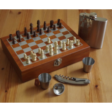 Подарочный набор: Деревянные шахматы, фляга 236 мл из нержавеющей стали,2 рюмки и штопор